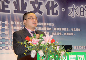 綠之韻集團召開獲牌后首次系統(tǒng)領(lǐng)導人《兩個條例》學習研討會