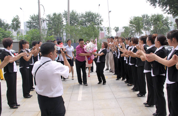 綠之韻集團(tuán)董事長(zhǎng)胡國(guó)安視察綠之韻遼寧分公司